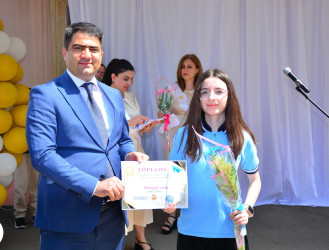 Cari tədris ilinin başa çatması münasibəti ilə ümumi təhsil müəssisələrində “Son zəng” tədbirləri keçirilib