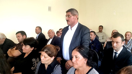 Seymur Orucov Aşağı Kəsəmən kəndində növbəti dəfə vətəndaşları dinləyib