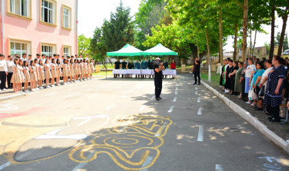 Cari tədris ilinin başa çatması münasibəti ilə ümumi təhsil müəssisələrində “Son zəng” tədbirləri keçirilib