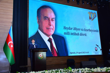 Ağstafada Ulu Öndər Heydər Əliyevin 100 ilk yubileyinə həsr olunmuş "Heydər Əliyev və Azərbaycanda intibah dövrü"  mövzusunda tədbir keçirilib