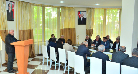 Ağstafa rayon Ağsaqqallar Şurasının növbəti iclasında Ulu Öndər Heydər Əliyevin əziz xatirəsi dərin hörmət və ehtiramla yad edilib