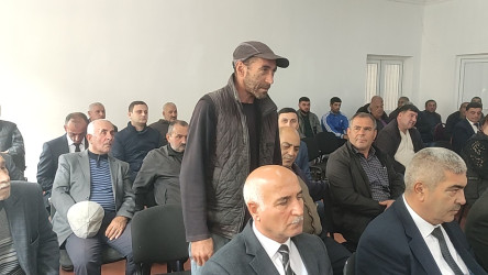 Ağstafa RİH başçısı vətəndaşların növbəti səyyar qəbulunu Eynallı kəndində keçirib
