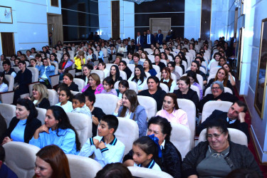 Ağstafada dahi bəstəkar Üzeyir Hacıbəylinin 140 illiyi münasibəti ilə "O olmasın, bu olsun" musiqili komediya tamaşası nümayiş etdirilib