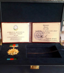 “Heydər Əliyevin 100 illiyi (1923–2023)” yubiley medalı şəhid atası, Ağstafa Rayon Ağsaqqallar Şurasının sədri Hüseyn Əziz oğlu Hüseynova təqdim edilib