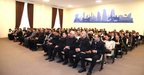 Ağstafada “Təhsil müəssisələrində uşaq hüquqlarının müdafiəsinin hüquqi əsasları və tətbiqi mexanizimləri, yetkinlik yaşına çatmayanların profilaktikası işinin təşkili” mövzusunda növbəti maarifləndirici tədbir keçirilib