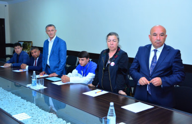 Seymur Orucov karate üzrə ağstafalı dünya çempionu Tahir Ələkbərovla görüşüb, idmançını Təşəkkürnamə və hədiyyə ilə təltif edib