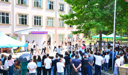 Cari tədris ilinin başa çatması münasibəti ilə ümumi təhsil müəssisələrində “Son zəng” tədbirləri keçirilib