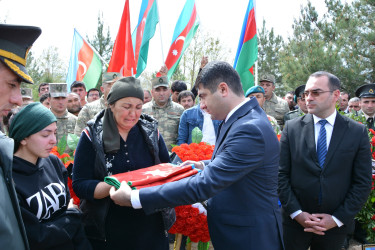 Ağstafalı şəhidimiz, Azərbaycan Ordusunun giziri Elşad Qabil oğlu Həsənov izdihamla torpağa tapşırılıb