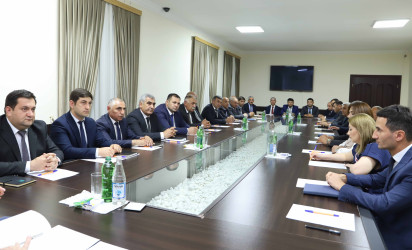 Ağstafada “İnsan Hüquqları Aylığı” çərçivəsində dəyirmi masa keçirilib