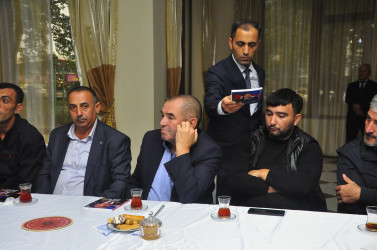 Ağstafada şəhid ailələrinin üzvləri ilə növbəti görüş keçirilib, şəhid Elşən Piriyevin xatirəsinə həsr olunmuş “Yadigar şeirlər” kitabının təqdimatı olub