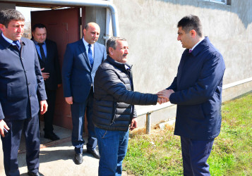 Seymur Orucov əməliyyat olunan Vətən müharibəsi şəhidimizin anasını yaşadığı ünvanda ziyarət edib