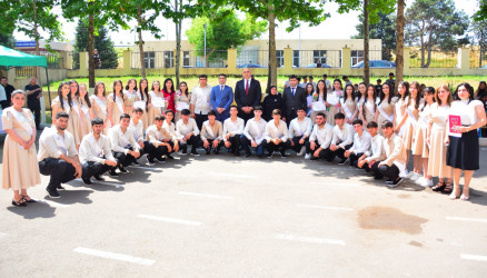 Cari tədris ilinin başa çatması münasibəti ilə ümumi təhsil müəssisələrində “Son zəng” tədbirləri keçirilib