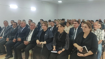 Ağstafa RİH başçısı Qaçaq Kərəm kəndində vətəndaşların təklif və müraciətlərini dinləyib