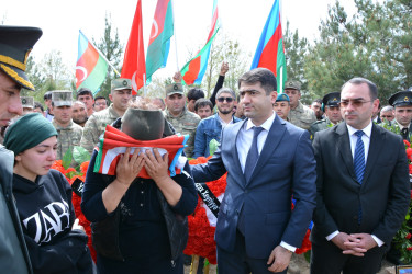 Ağstafalı şəhidimiz, Azərbaycan Ordusunun giziri Elşad Qabil oğlu Həsənov izdihamla torpağa tapşırılıb