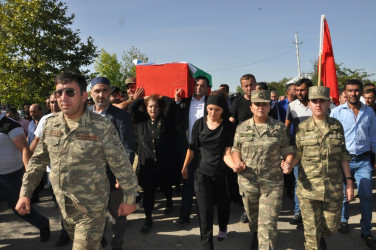 Böyük Kəsik kəndindən olan şəhidimiz, gizir Seyfəddin Mahmud oğlu Muradov izdihamla dəfn olunub