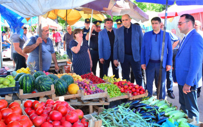 Ağstafa RİH başçısı Seymur Orucov Qurban Bayramı günlərində rayonda heyvanların satışı və kəsimi məntəqəsində, eləcə də Mərkəzi bazarda mövcud şəraitlə tanış olub