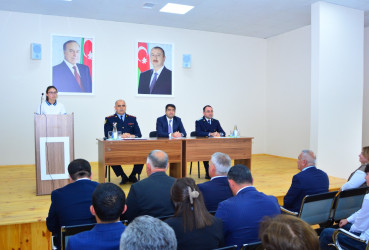 Ağstafada “Uşaq hüquqları” aylığı çərçivəsində “Ümumtəhsil məktəblərində şagird davranış qaydaları, Dini radikalizm, erkən nikahlar,  narkomaniyaya qarşı mübarizə və məişət zorakılığı” mövzusunda maarifləndirici tədbirlər davam etdirilir