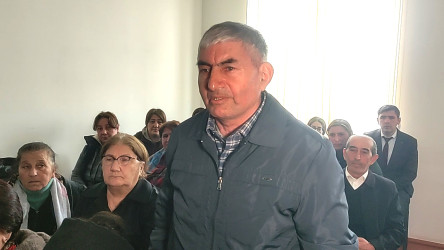 Seymur Orucov Kolxəlfəli kəndində vətəndaşların növbəti səyyar qəbulunu keçirib