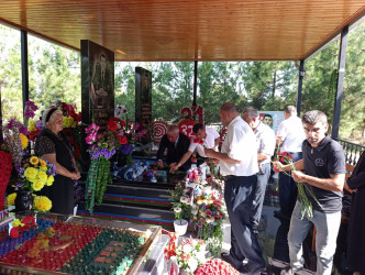 Ağstafada şəhidlərimizin məzarları ziyarət olunub, ailə üzvlərinə baş çəkilib