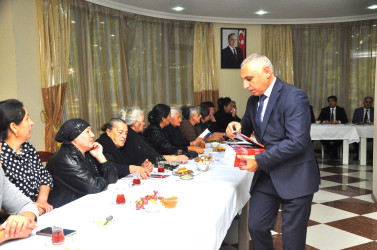 Ağstafada şəhid ailələrinin üzvləri ilə növbəti görüş keçirilib, şəhid Elşən Piriyevin xatirəsinə həsr olunmuş “Yadigar şeirlər” kitabının təqdimatı olub