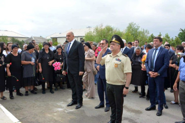 Düzqışlaq kəndindən olan Vətən müharibəsi şəhidimiz Taleh Zülfəli oğlu Namazovun rayon mərkəzində adına verilən küçədə barelyefinin açılışı olub