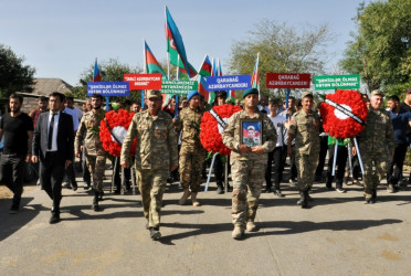 Böyük Kəsik kəndindən olan şəhidimiz, gizir Seyfəddin Mahmud oğlu Muradov izdihamla dəfn olunub