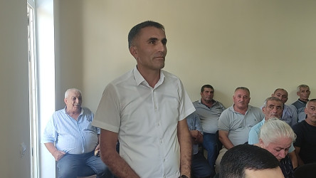 Seymur Orucov vətəndaşların növbəti səyyar qəbullarını Qarahəsənli kəndi və Soyuqbulaq qəsəbəsində keçirib