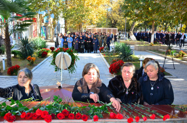 8 Noyabr Zəfər Günündə Ağstafa şəhərində Şəhidlər Memorial Abidə Kompleksi ziyarət olunub, şəhidlərimizin əziz xatirəsi dərin ehtiramla yad edilib