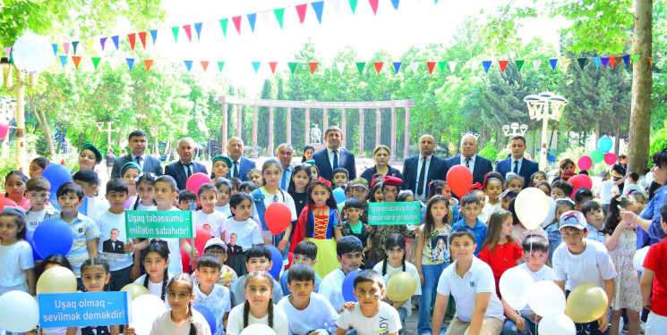 Ağstafada “Fırçaların dili ilə Bütöv Azərbaycan” mövzusunda rəsm sərgisi təşkil olunub