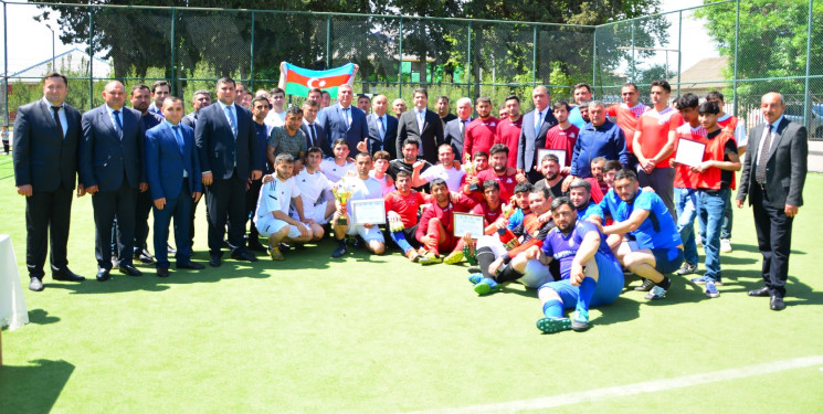 Ağstafada Ümummilli Lider Heydər Əliyevin 102-ci ildönümünə həsr olunmuş yerli bələdiyyə komandaları arasındakı minifutbol üzrə xatirə turnirinin final oyunu keçirilib, qaliblər təltif olunublar