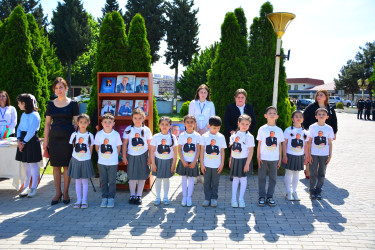 Ümummilli Liderin xatirəsinə həsr olunmuş rəsm və kitab sərgiləri təşkil olunub, rayonun məktəbəqədər təhsil müəssisələrinin uşaqlarının ifasında ədəbi-bədii kompozisiyalar nümayiş etdirilib