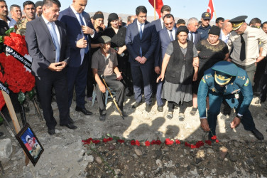 Böyük Kəsik kəndindən olan şəhidimiz, gizir Seyfəddin Mahmud oğlu Muradov izdihamla dəfn olunub