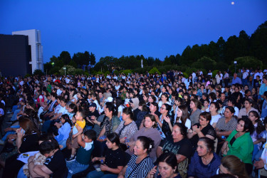 Ağstafada 26 iyun  Azərbaycan Respublikasının Silahlı Qüvvələri Günü münasibətilə bayram konserti təşkil olunub
