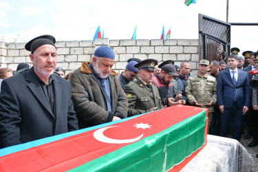 Ağstafalı şəhidimiz, Azərbaycan Ordusunun giziri Elşad Qabil oğlu Həsənov izdihamla torpağa tapşırılıb