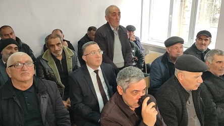 Seymur Orucov Qaçaq Kərəm kənd yaşayış məntəqəsində növbəti dəfə vətəndaşları dinləyib