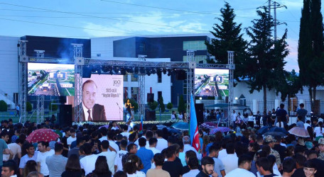 Ağstafada “Milli Qurtuluşumuzun 30-cu ildönümü” adlı möhtəşəm bayram konserti təşkil olunub