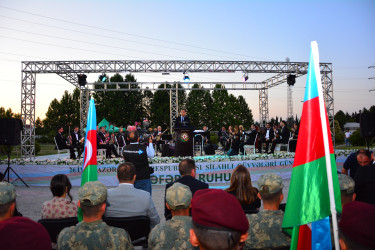 Ağstafada 26 iyun  Azərbaycan Respublikasının Silahlı Qüvvələri Günü münasibətilə bayram konserti təşkil olunub