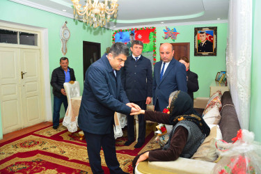 Seymur Orucov əməliyyat olunan Vətən müharibəsi şəhidimizin anasını yaşadığı ünvanda ziyarət edib