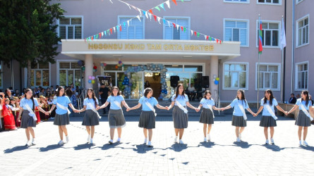 Bu gün Ağstafanın da ümumi təhsil müəssisələrində “Son zəng” sədaları hər kəs üçün bayram ab-havası yaşatdı