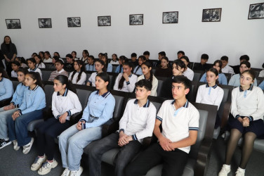 “Şəhərsalma və Memarlıq İli” rayonun ümumtəhsil məktəblərinin yuxarı sinif şagirdləri üçün “Heydər Əliyev – Müasir Azərbaycanın Baş Memarı” adlı dərs təşkil edilib